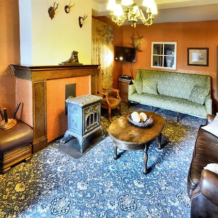 Charming Villa, Paliseul, Cleaning Included Feriehus